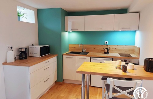 Saint-Cenere Cottage | Cozy Retreat with Heated Pool, Terrace and Hiking Trails