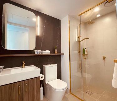 Box Hill Apartment | Cozy Retreat Central Box Hill the Place to Stay
