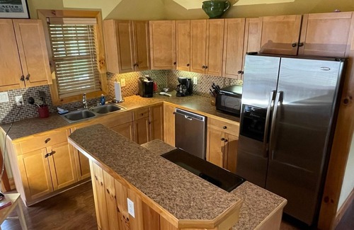 Damascus Cabin | Cozy retreat in Damascus on the AT and Creeper Trail. Pet Friendly!