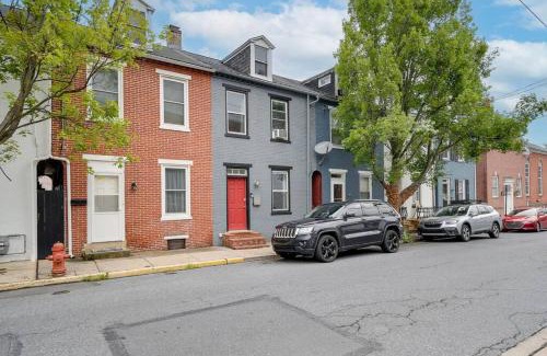 Lancaster Apartment | Cozy Retreat in Downtown Lancaster with Backyard Patio