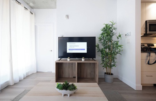 International District Apartment | Cozy retreat in Old Port Montreal