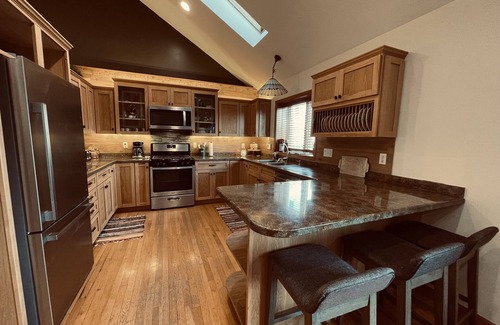 La Salle Cottage | Cozy retreat located off Lake Erie in Woodchuck Marina!