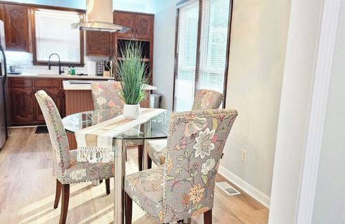 Sawmills House | Cozy retreat minute away to mountain escape!w/Fireplace