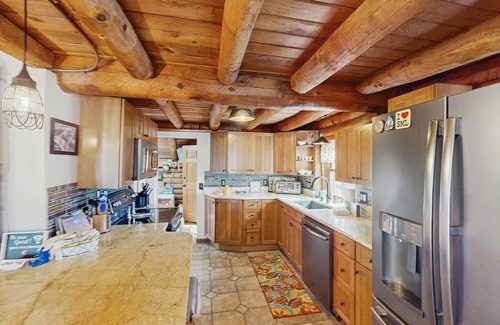 Moneta Cabin | Cozy retreat on the lake with views, peaceful vibes & modern comfort