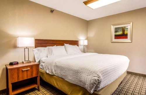 Cranberry Township Hotel | Cozy Retreat Near Pittsburgh & Local Attractions