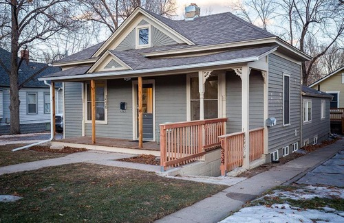 Greeley Apartment | Cozy Retreat - Walk to UNC - Free Cruiser Bikes
