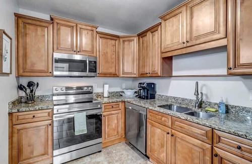 Murray Hill House | Cozy Retreat - Walkable to Bars & Restaurants!