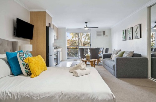 Crows Nest Apartment | Cozy Retreat with Balcony in Crows Nest