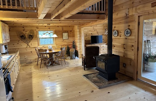 De Soto Cabin | Cozy Ridge Retreat