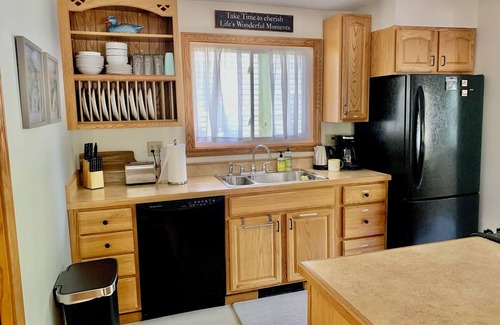 Franklin House | Cozy River Retreat-Gorgeous river views!
