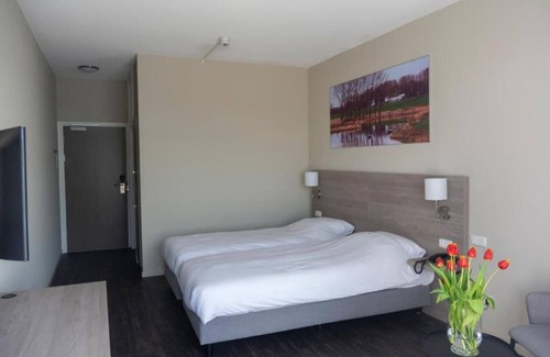 Ooij Hotel | Cozy Riverside Retreat with Outdoor Terrace, and Easy City Access