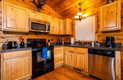 Draper Cabin | Cozy, Romantic Waterfront Home on New River 1BS2 - Midnight Oasis