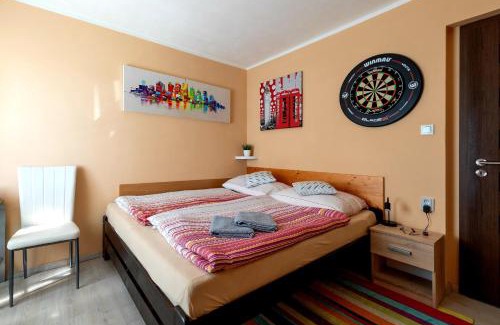 Vokovice House | Cozy room at metro station, private bathroom, 9minutes oldtown, 15minutes airport, WiFi
