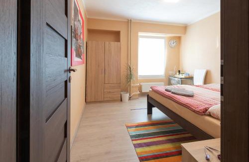 Vokovice House | Cozy room at metro station, private bathroom, 9minutes oldtown, 15minutes airport, WiFi