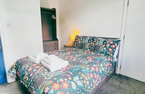 Forest Fields Apartment | Cozy Room at The Burford Hideaway