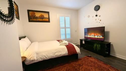 Parkdale House | Cozy Room with Private Kitchen, Private Bathroom