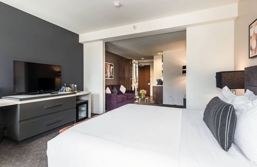 Near North Side Hotel | Cozy Room with Rooftop Lounge & City Views in River North