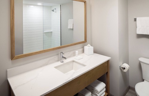 Orono Hotel | Cozy Rooms & Modern Amenities inside UMaine - Orono Campus! Parking