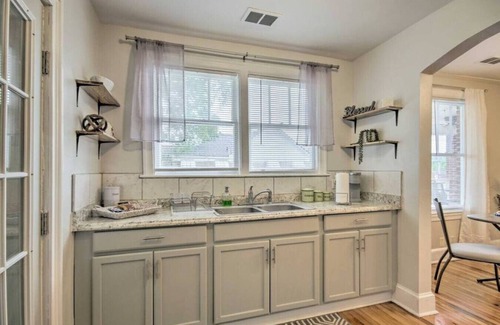 Rosewood House | Cozy Rosewood Bungalow near USC!