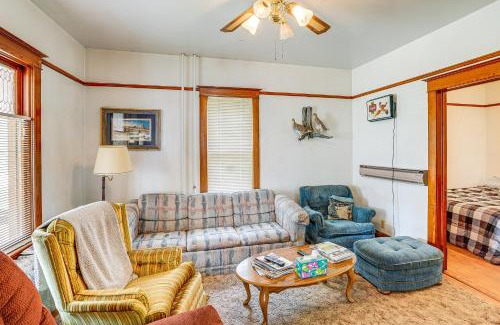 Zeeland House | Cozy Rural Hideaway in McIntosh County!