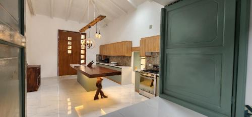 Pujili Villa | Cozy rural house with WiFi and garden in Pujilí
