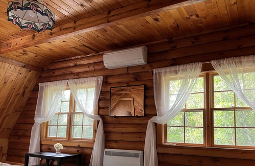 Keswick Ridge House | Cozy Rustic log-house in the city - 5bedrooms - private pond & covered bridge