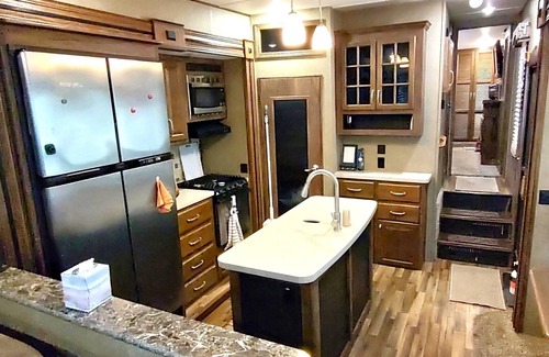 Silver Springs House | Cozy RV in Enchanting Silver Springs with WiFi, AC, TV, fire pit & horse stable