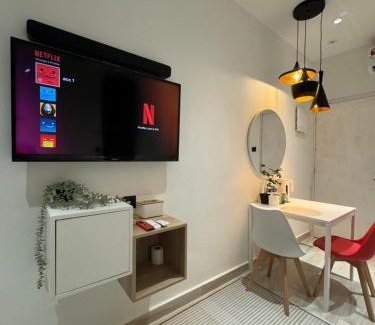 Central Seberang Perai House | Cozy Scandinavi Guest room - Queen Bed, Free Netflix, Prime & Wi-Fi Near Bukit Mertajam