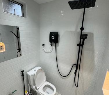 Central Seberang Perai House | Cozy Scandinavi Guest room - Queen Bed, Free Netflix, Prime & Wi-Fi Near Bukit Mertajam