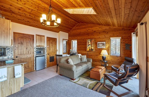 Schroeder Apartment | Cozy Schroeder Studio w/Deck on Lake Superior