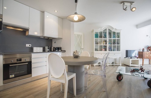 Parede Apartment | Cozy Seaview Apartment