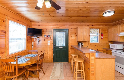 Mountainburg Cabin | Cozy Secluded Cabin with a Hot Tub