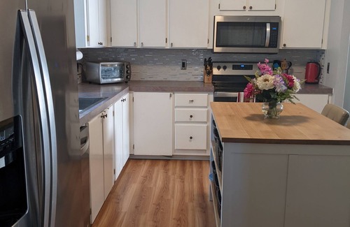 Forks House | COZY & Secluded Getaway - Newly Remodeled - Perfect Location!