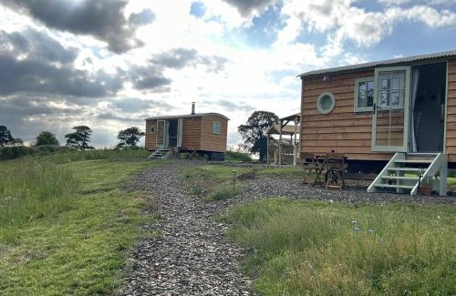 Chittlehampton House | Cozy shepherds hut with hottub