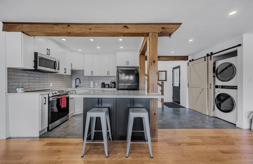 Port Carling Cottage | Cozy Shores, Hot tub and sauna, pet friendly. kayak, boating and golf