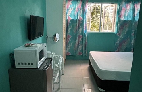 Rodney Bay Hotel | Cozy Single & Double Room Suitesnn