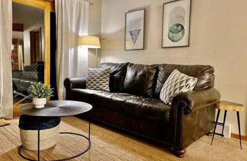 Wildernest House | Cozy Ski Condo + Hot Tub + Fireplace + Heated Pool