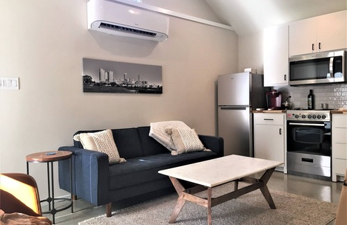 Fort Worth Apartment | Cozy Southside Studio & Loft with full amenities & close to several hot spots!
