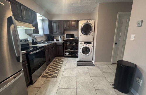 Buechel House | Cozy Spacious 2 Bedroom Townhouse Near Bardstown!
