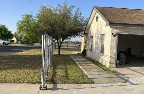 Mission House | Cozy & Spacious, Great 4 Family & Pet Friendly in front of Park