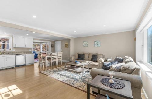 Hyannis House | Cozy Spacious Home Walk to the Beach and 1 Mile to Downtown Hyannis
