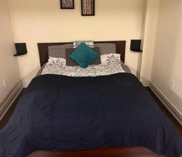 Meadowvale Village House | Cozy & Spacious Suite with Private Bathroom near Toronto Airport !
