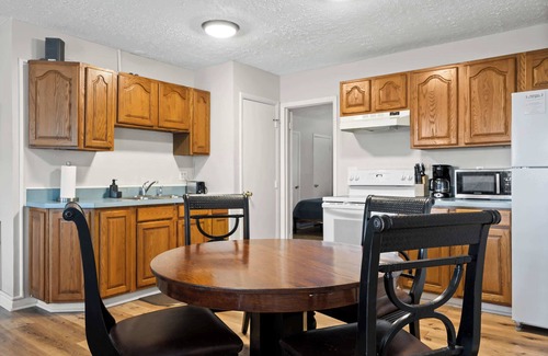 Westview Apartment | Cozy Stay | Perfect for Work and Getaway Seekers!