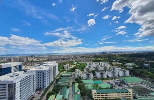 Pinagsama Apartment | Cozy Staycation Venice with Balcony Mckinley near Bgc