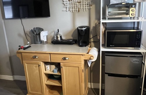West Melbourne Apartment | Cozy Studio: 12 mins to Beach and a walk to Mall