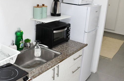 Kerem HaTeimanim Apartment | Cozy Studio Apt. BEST location in Tel Aviv.nBetween Carmel Market and the Beach