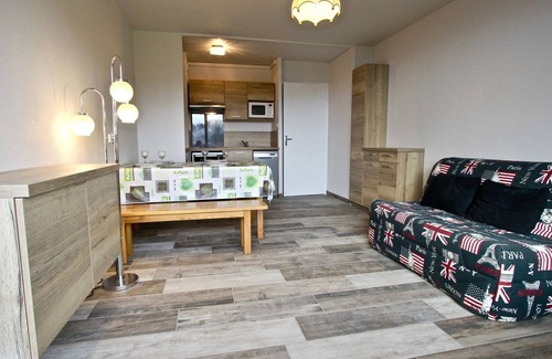 Chamrousse Apartment | Cozy Studio-Cabin with South-Facing View, Near Slopes, Sleeps 4/5