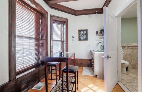 East Avenue Apartment | Cozy studio in enchanting Rochester
