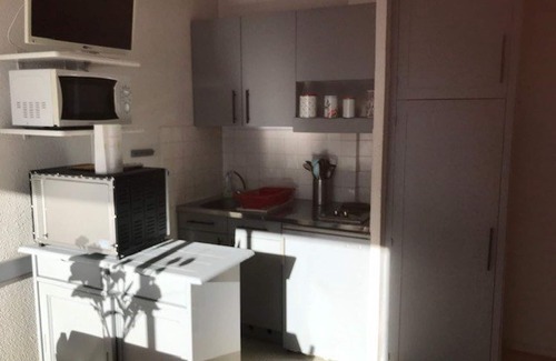 Montreal Apartment | Cozy Studio Sleeps 4 - South-Facing Balcony - Ski-In/Ski-Out - Covered Parking