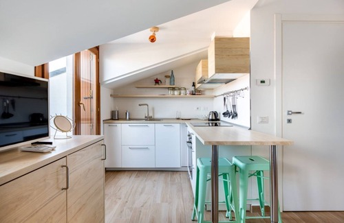 Bruzzano House | Cozy Studio W/Parking 5 min walk from the bus stop